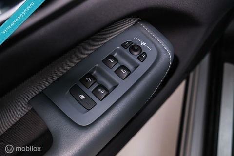Volvo XC60 2.0 Recharge T8 AWD R-Design 390 pk | Trekhaak | Schuifdak | Dealer onderhouden | Camera | DAB | Stoel + stuurwiel verwarming |