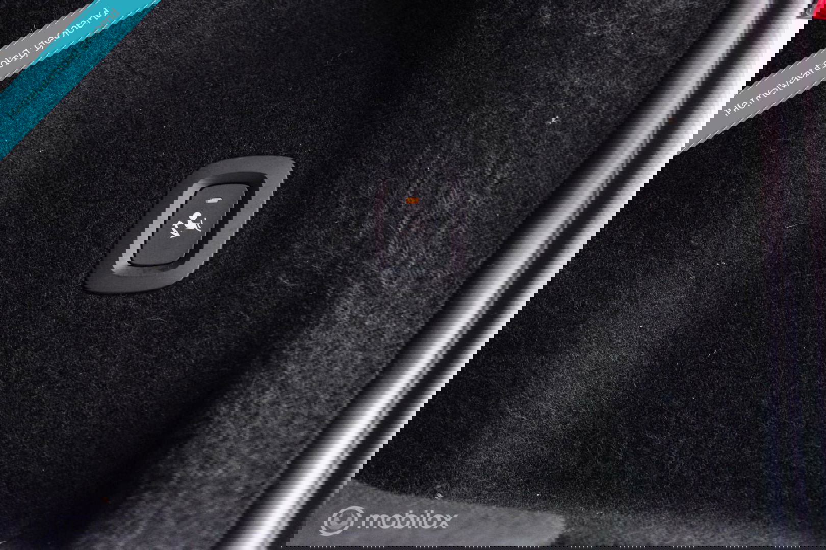 Volvo XC60 2.0 Recharge T8 AWD R-Design 390 pk | Trekhaak | Schuifdak | Dealer onderhouden | Camera | DAB | Stoel + stuurwiel verwarming |