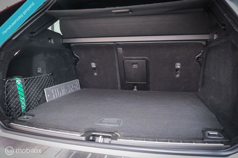 Volvo XC60 2.0 Recharge T8 AWD R-Design 390 pk | Trekhaak | Schuifdak | Dealer onderhouden | Camera | DAB | Stoel + stuurwiel verwarming |