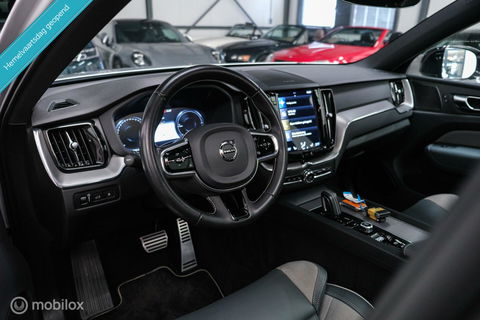 Volvo XC60 2.0 Recharge T8 AWD R-Design 390 pk | Trekhaak | Schuifdak | Dealer onderhouden | Camera | DAB | Stoel + stuurwiel verwarming |