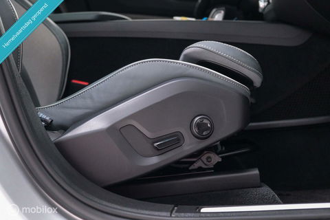 Volvo XC60 2.0 Recharge T8 AWD R-Design 390 pk | Trekhaak | Schuifdak | Dealer onderhouden | Camera | DAB | Stoel + stuurwiel verwarming |