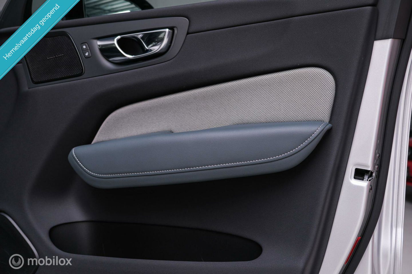 Volvo XC60 2.0 Recharge T8 AWD R-Design 390 pk | Trekhaak | Schuifdak | Dealer onderhouden | Camera | DAB | Stoel + stuurwiel verwarming |