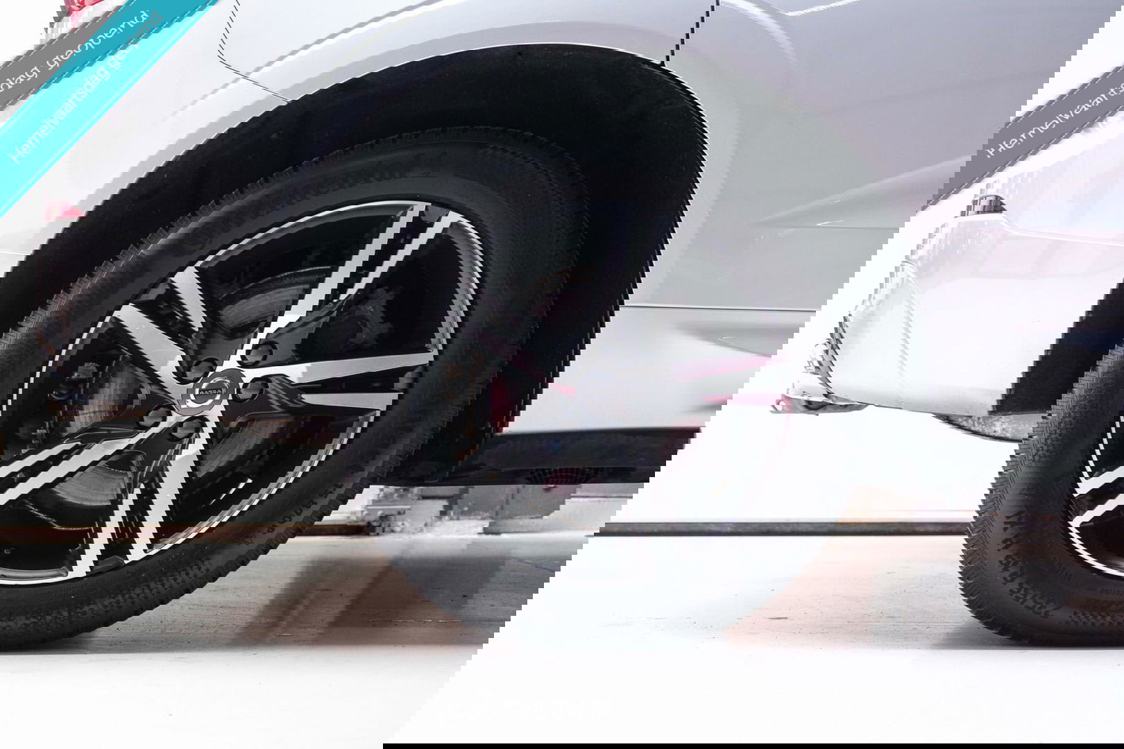 Volvo XC60 2.0 Recharge T8 AWD R-Design 390 pk | Trekhaak | Schuifdak | Dealer onderhouden | Camera | DAB | Stoel + stuurwiel verwarming |