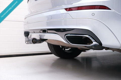 Volvo XC60 2.0 Recharge T8 AWD R-Design 390 pk | Trekhaak | Schuifdak | Dealer onderhouden | Camera | DAB | Stoel + stuurwiel verwarming |