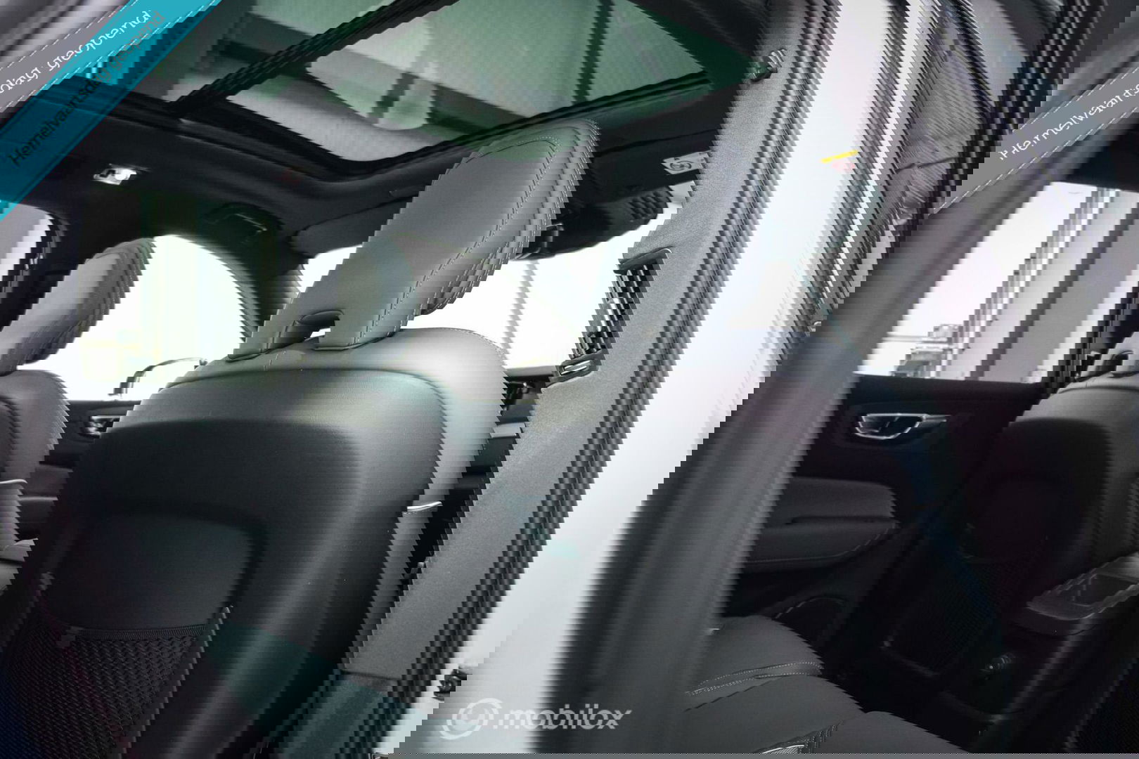 Volvo XC60 2.0 Recharge T8 AWD R-Design 390 pk | Trekhaak | Schuifdak | Dealer onderhouden | Camera | DAB | Stoel + stuurwiel verwarming |