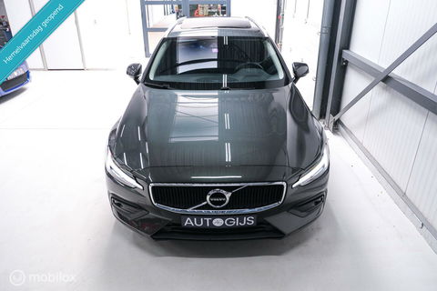 Volvo V60 2.0 B3 Momentum Advantage | Schuifdak | Pine Grey | Trekhaak | Stoel + stuurwiel verwarming | NAP NL auto |