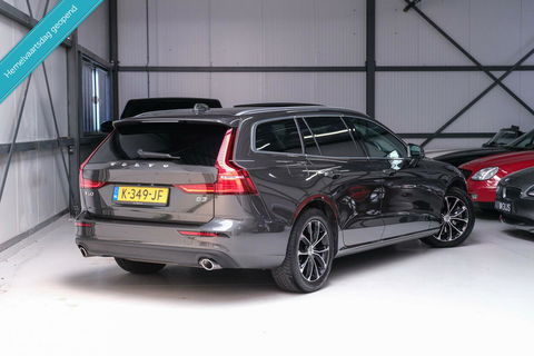Volvo V60 2.0 B3 Momentum Advantage | Schuifdak | Pine Grey | Trekhaak | Stoel + stuurwiel verwarming | NAP NL auto |