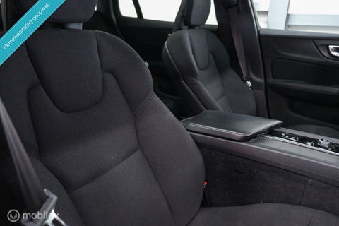 Volvo V60 2.0 B3 Momentum Advantage | Schuifdak | Pine Grey | Trekhaak | Stoel + stuurwiel verwarming | NAP NL auto |