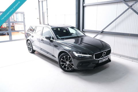 Volvo V60 2.0 B3 Momentum Advantage | Schuifdak | Pine Grey | Trekhaak | Stoel + stuurwiel verwarming | NAP NL auto |