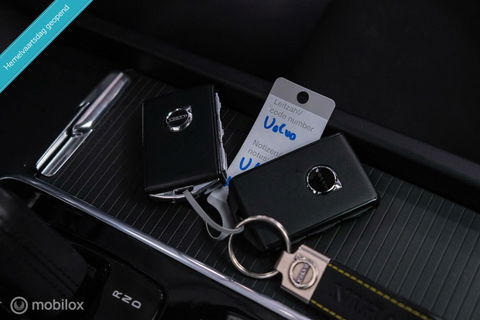 Volvo V60 2.0 B3 Momentum Advantage | Schuifdak | Pine Grey | Trekhaak | Stoel + stuurwiel verwarming | NAP NL auto |