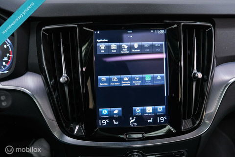 Volvo V60 2.0 B3 Momentum Advantage | Schuifdak | Pine Grey | Trekhaak | Stoel + stuurwiel verwarming | NAP NL auto |