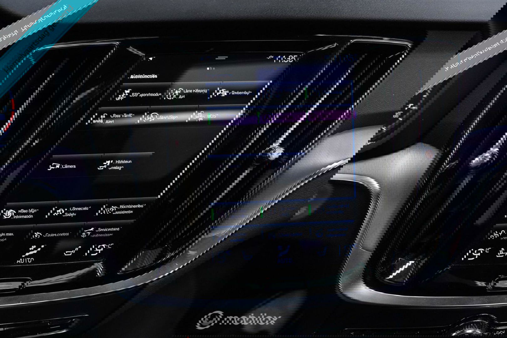 Volvo V60 2.0 B3 Momentum Advantage | Schuifdak | Pine Grey | Trekhaak | Stoel + stuurwiel verwarming | NAP NL auto |
