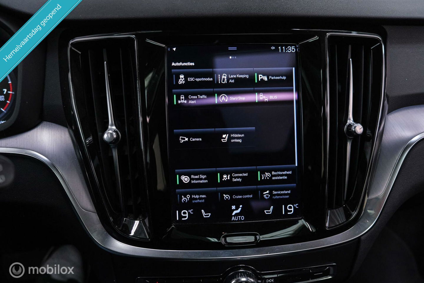 Volvo V60 2.0 B3 Momentum Advantage | Schuifdak | Pine Grey | Trekhaak | Stoel + stuurwiel verwarming | NAP NL auto |