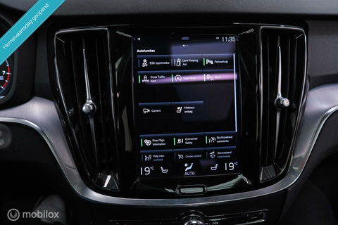 Volvo V60 2.0 B3 Momentum Advantage | Schuifdak | Pine Grey | Trekhaak | Stoel + stuurwiel verwarming | NAP NL auto |