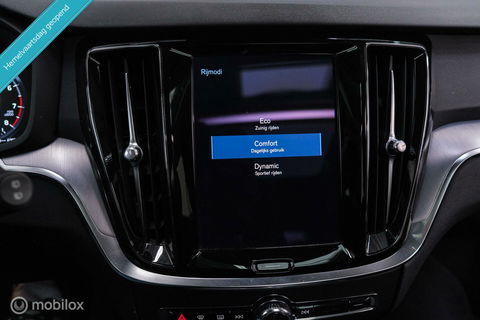 Volvo V60 2.0 B3 Momentum Advantage | Schuifdak | Pine Grey | Trekhaak | Stoel + stuurwiel verwarming | NAP NL auto |