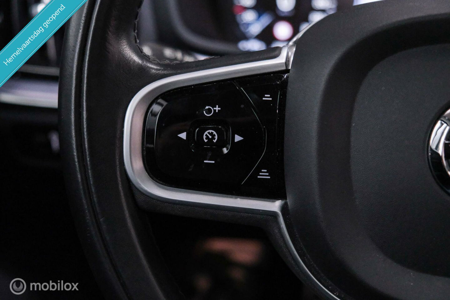 Volvo V60 2.0 B3 Momentum Advantage | Schuifdak | Pine Grey | Trekhaak | Stoel + stuurwiel verwarming | NAP NL auto |