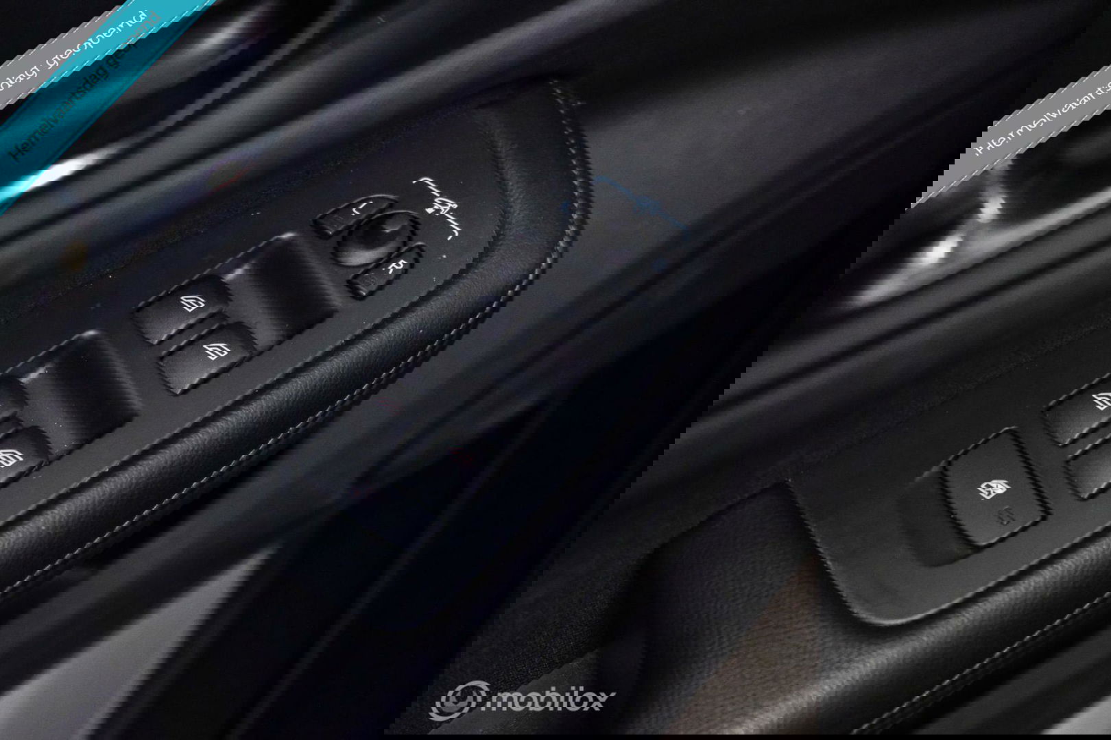 Volvo V60 2.0 B3 Momentum Advantage | Schuifdak | Pine Grey | Trekhaak | Stoel + stuurwiel verwarming | NAP NL auto |