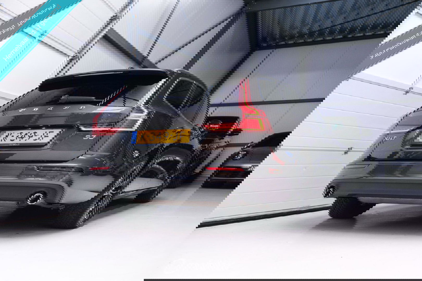Volvo V60 2.0 B3 Momentum Advantage | Schuifdak | Pine Grey | Trekhaak | Stoel + stuurwiel verwarming | NAP NL auto |