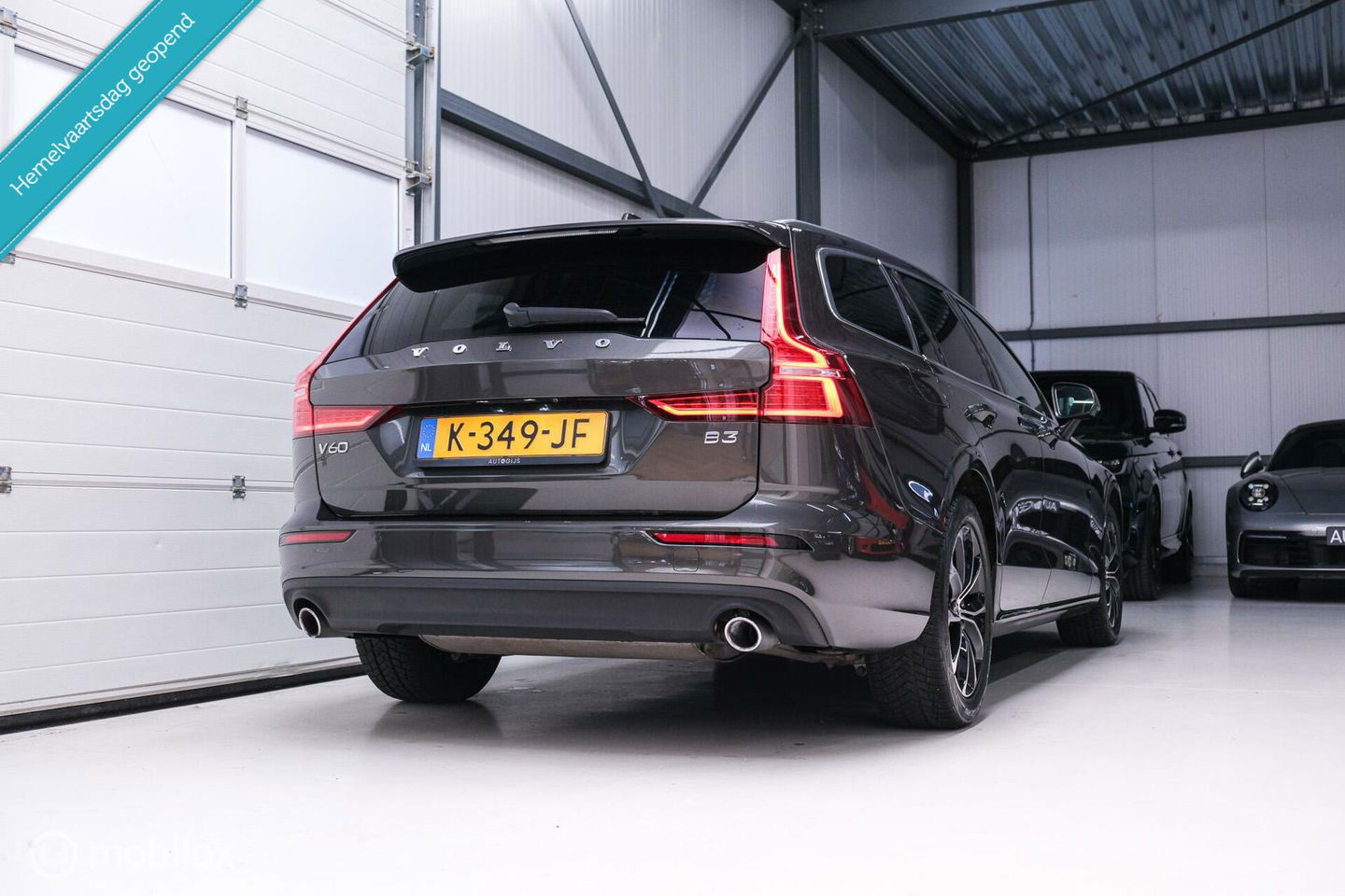 Volvo V60 2.0 B3 Momentum Advantage | Schuifdak | Pine Grey | Trekhaak | Stoel + stuurwiel verwarming | NAP NL auto |