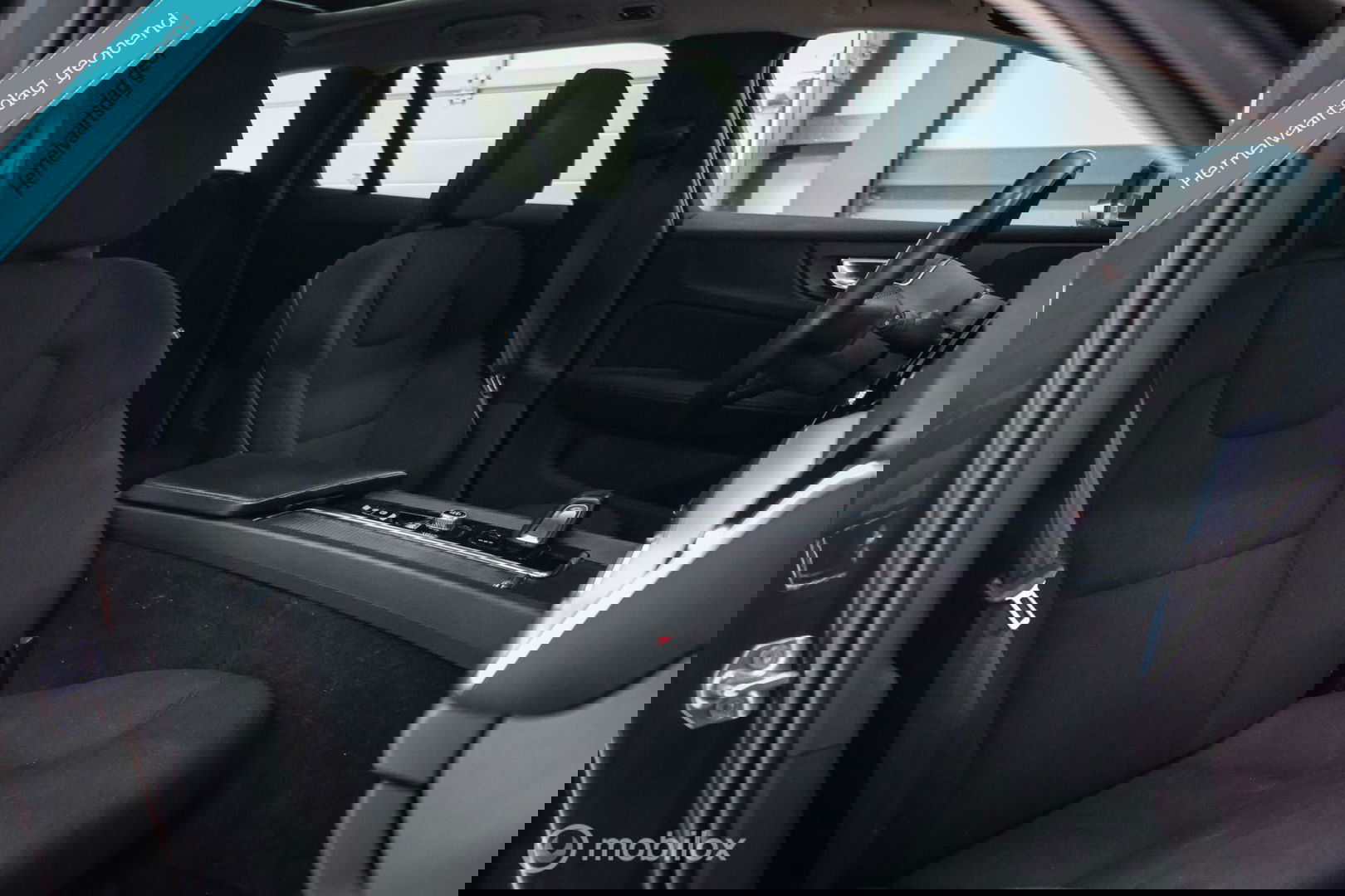 Volvo V60 2.0 B3 Momentum Advantage | Schuifdak | Pine Grey | Trekhaak | Stoel + stuurwiel verwarming | NAP NL auto |