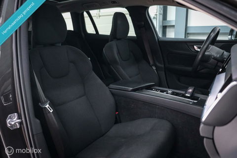 Volvo V60 2.0 B3 Momentum Advantage | Schuifdak | Pine Grey | Trekhaak | Stoel + stuurwiel verwarming | NAP NL auto |