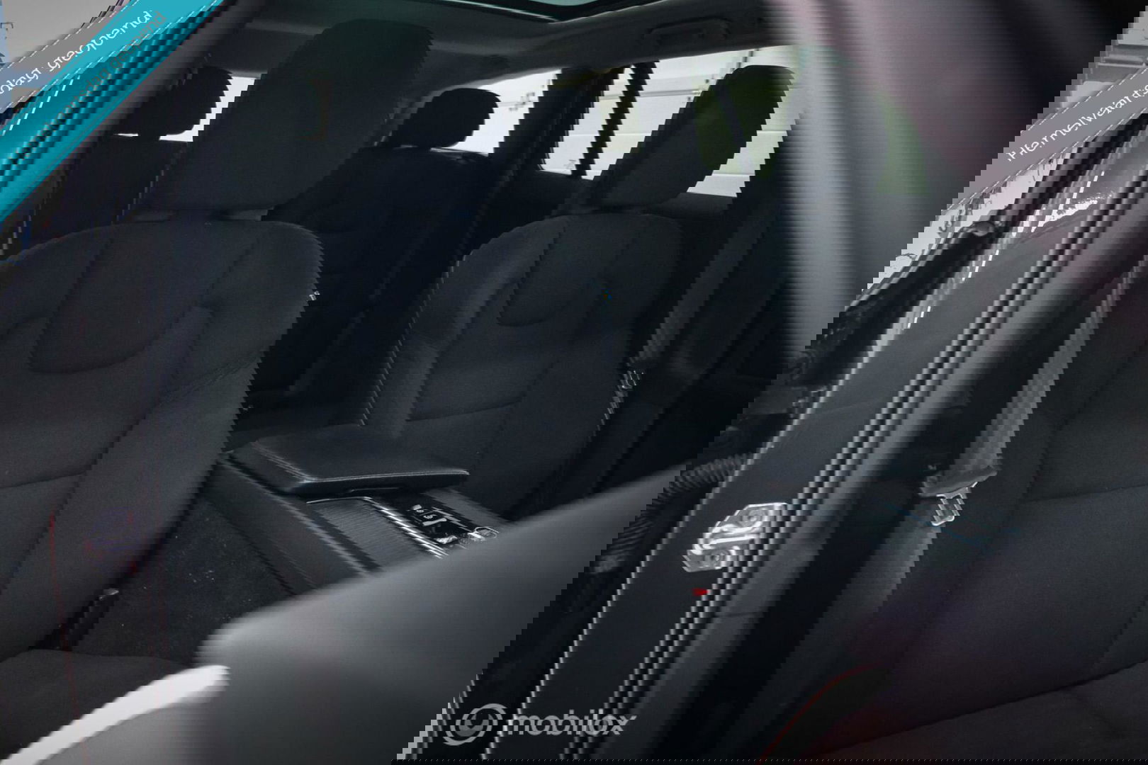 Volvo V60 2.0 B3 Momentum Advantage | Schuifdak | Pine Grey | Trekhaak | Stoel + stuurwiel verwarming | NAP NL auto |