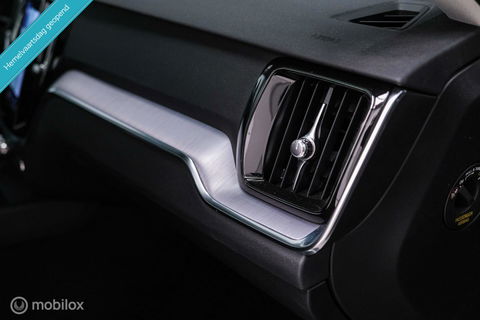 Volvo V60 2.0 B3 Momentum Advantage | Schuifdak | Pine Grey | Trekhaak | Stoel + stuurwiel verwarming | NAP NL auto |