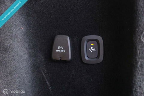 Volvo V60 2.0 B3 Momentum Advantage | Schuifdak | Pine Grey | Trekhaak | Stoel + stuurwiel verwarming | NAP NL auto |
