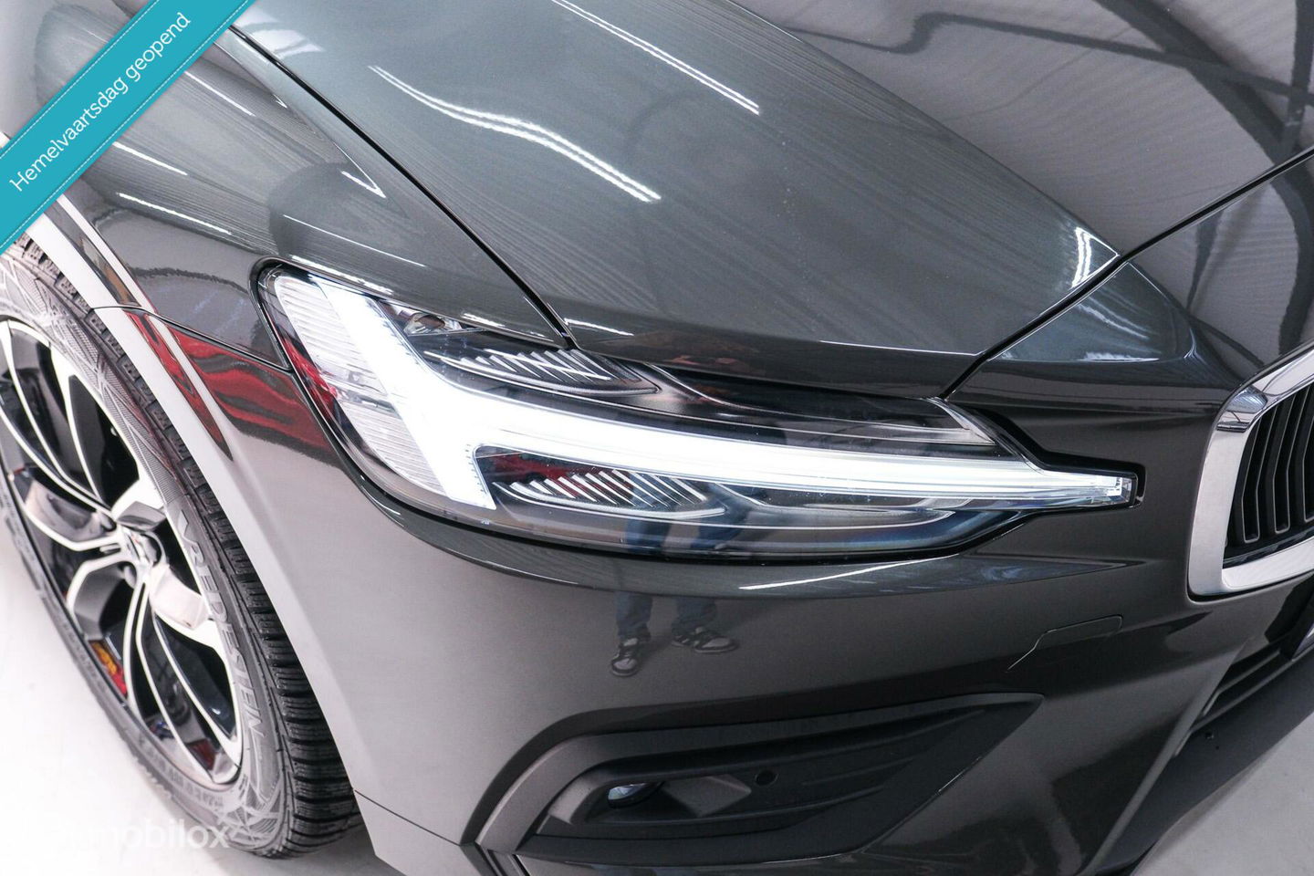 Volvo V60 2.0 B3 Momentum Advantage | Schuifdak | Pine Grey | Trekhaak | Stoel + stuurwiel verwarming | NAP NL auto |