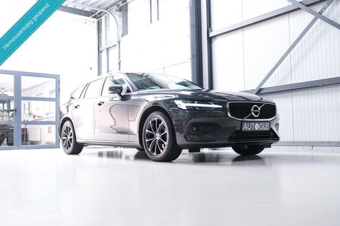 Volvo V60 2.0 B3 Momentum Advantage | Schuifdak | Pine Grey | Trekhaak | Stoel + stuurwiel verwarming | NAP NL auto |
