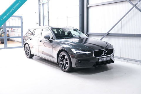 Volvo V60 2.0 B3 Momentum Advantage | Schuifdak | Pine Grey | Trekhaak | Stoel + stuurwiel verwarming | NAP NL auto |