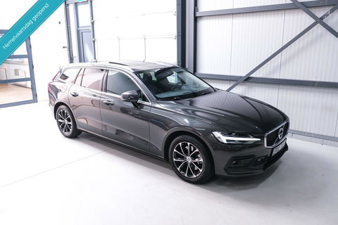 Volvo V60 2.0 B3 Momentum Advantage | Schuifdak | Pine Grey | Trekhaak | Stoel + stuurwiel verwarming | NAP NL auto |