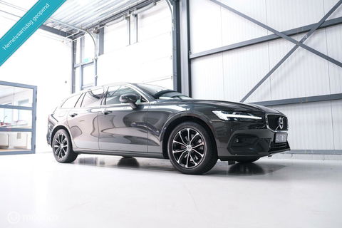 Volvo V60 2.0 B3 Momentum Advantage | Schuifdak | Pine Grey | Trekhaak | Stoel + stuurwiel verwarming | NAP NL auto |