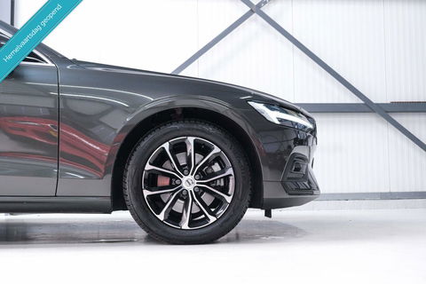 Volvo V60 2.0 B3 Momentum Advantage | Schuifdak | Pine Grey | Trekhaak | Stoel + stuurwiel verwarming | NAP NL auto |