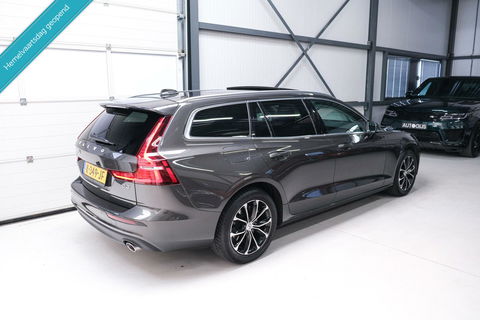 Volvo V60 2.0 B3 Momentum Advantage | Schuifdak | Pine Grey | Trekhaak | Stoel + stuurwiel verwarming | NAP NL auto |