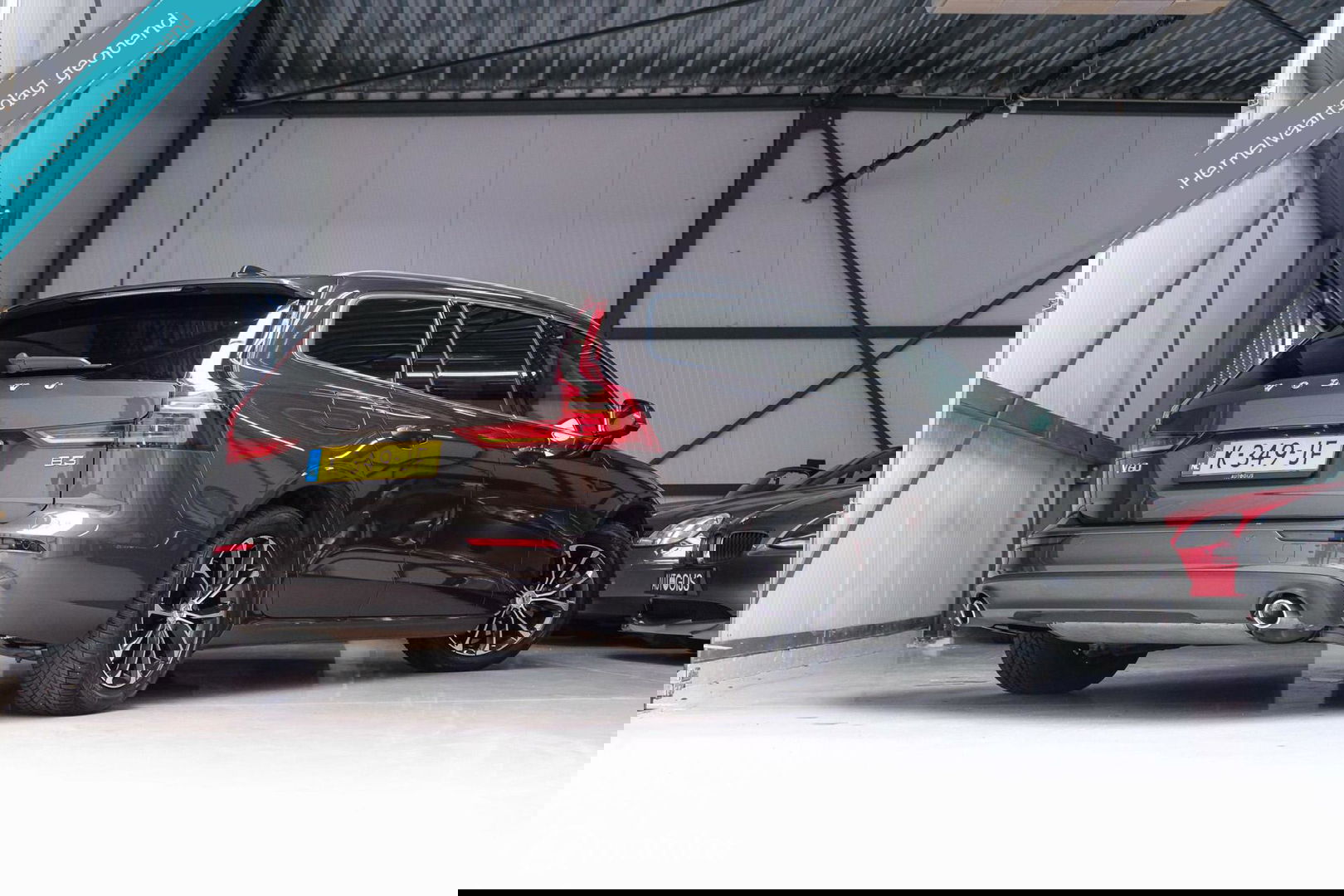 Volvo V60 2.0 B3 Momentum Advantage | Schuifdak | Pine Grey | Trekhaak | Stoel + stuurwiel verwarming | NAP NL auto |