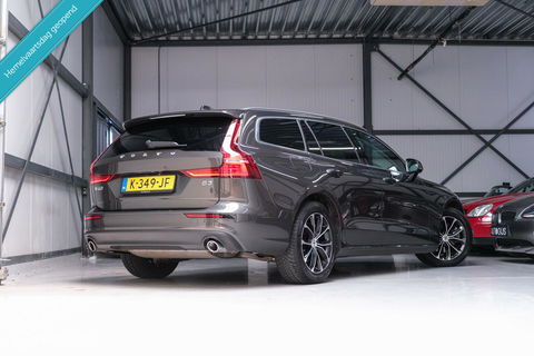 Volvo V60 2.0 B3 Momentum Advantage | Schuifdak | Pine Grey | Trekhaak | Stoel + stuurwiel verwarming | NAP NL auto |