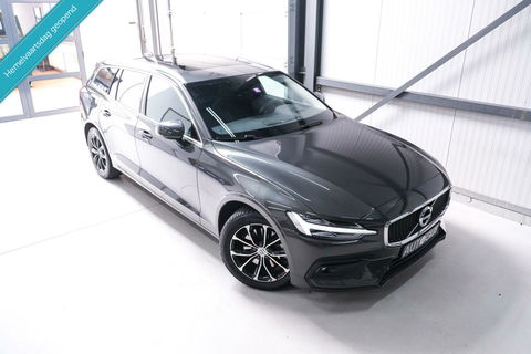 Volvo V60 2.0 B3 Momentum Advantage | Schuifdak | Pine Grey | Trekhaak | Stoel + stuurwiel verwarming | NAP NL auto |