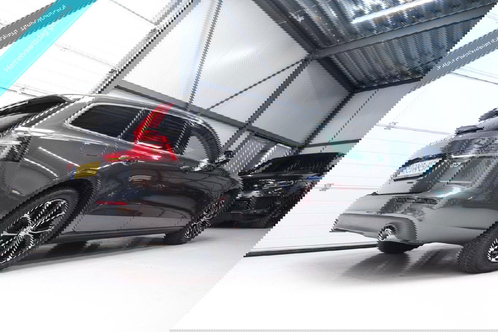 Volvo V60 2.0 B3 Momentum Advantage | Schuifdak | Pine Grey | Trekhaak | Stoel + stuurwiel verwarming | NAP NL auto |