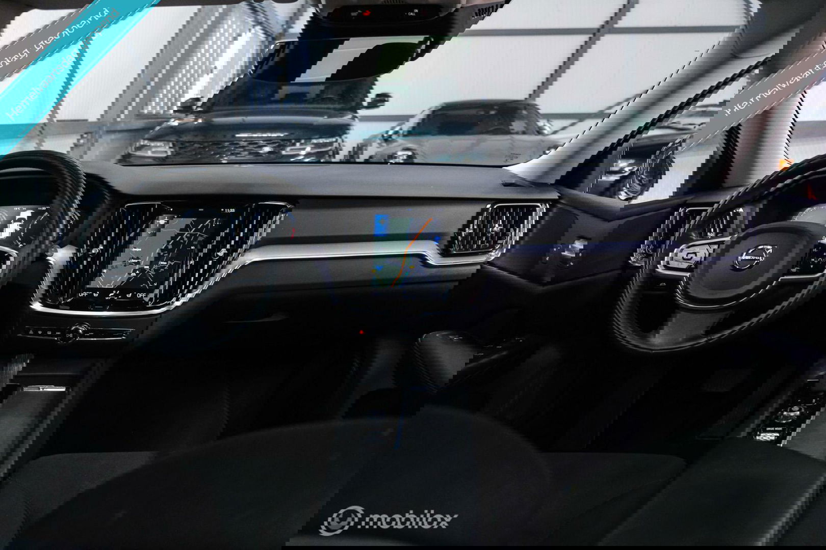Volvo V60 2.0 B3 Momentum Advantage | Schuifdak | Pine Grey | Trekhaak | Stoel + stuurwiel verwarming | NAP NL auto |