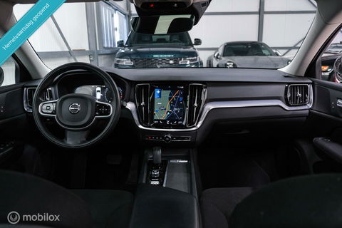Volvo V60 2.0 B3 Momentum Advantage | Schuifdak | Pine Grey | Trekhaak | Stoel + stuurwiel verwarming | NAP NL auto |