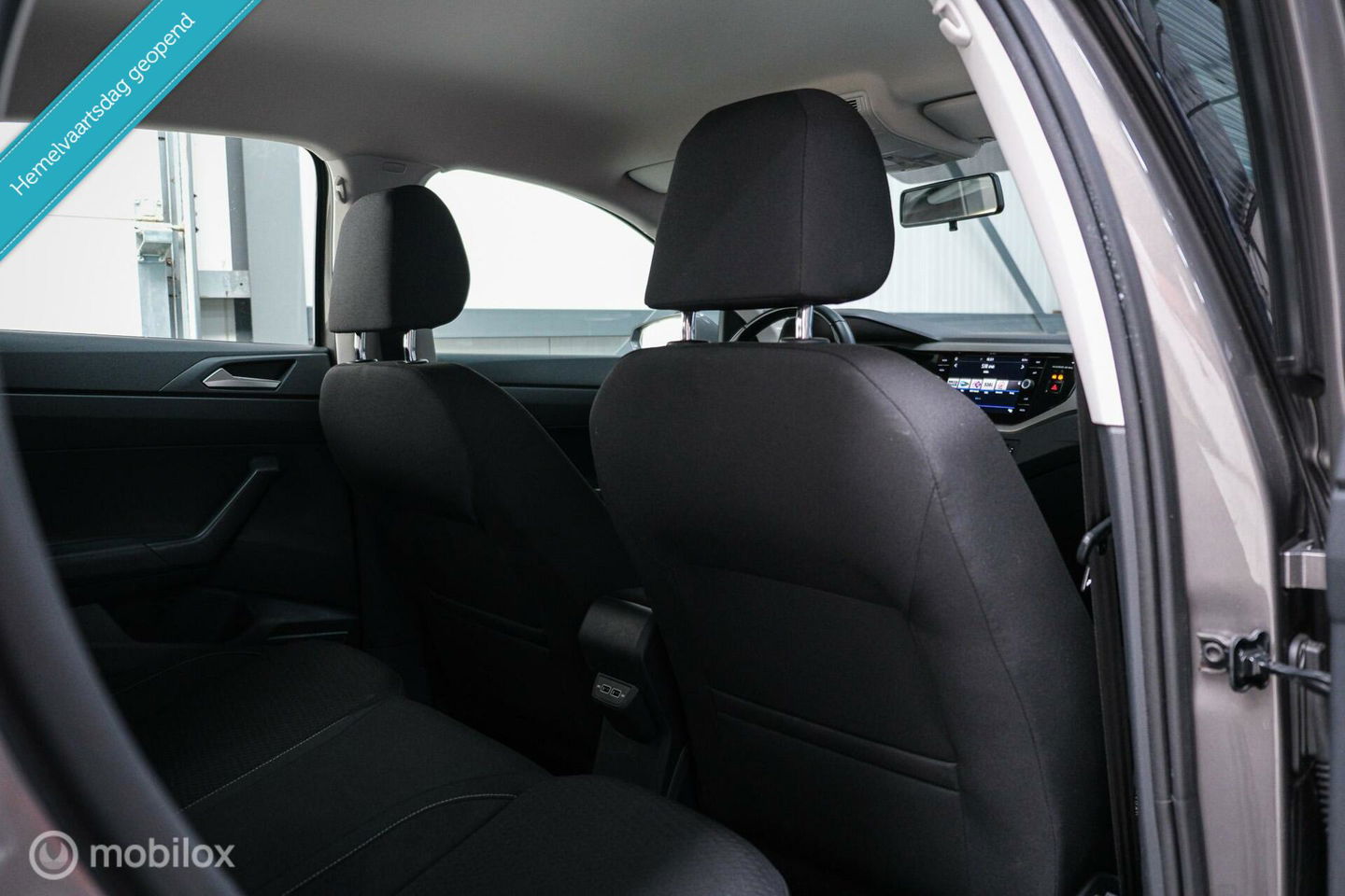 Volkswagen Polo 1.0 TSI Comfortline | Adaptive | NAP NL auto | DAB | All season | Limestone | LED | Navigatie |
