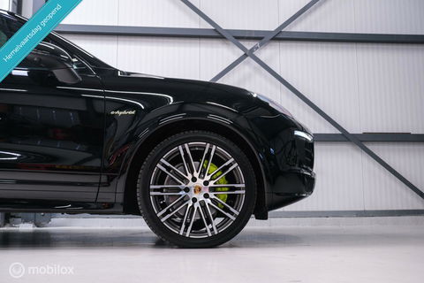 Porsche Cayenne 3.0 E-Hybrid Platinum Edition | Dealer OH | Trekhaak | Stoelkoeling | 360 cam | Panoramadak | Adaptive |