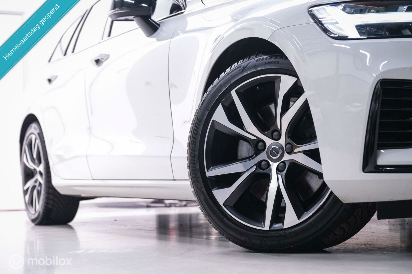 Volvo V60 2.0 T8 Recharge AWD R-Design | NL auto | DAB+ | CarPlay | Adaptive | Blis | Rijklaar |