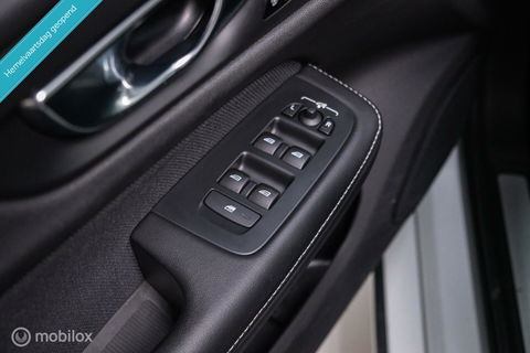 Volvo V60 2.0 T8 Recharge AWD R-Design | NL auto | DAB+ | CarPlay | Adaptive | Blis | Rijklaar |