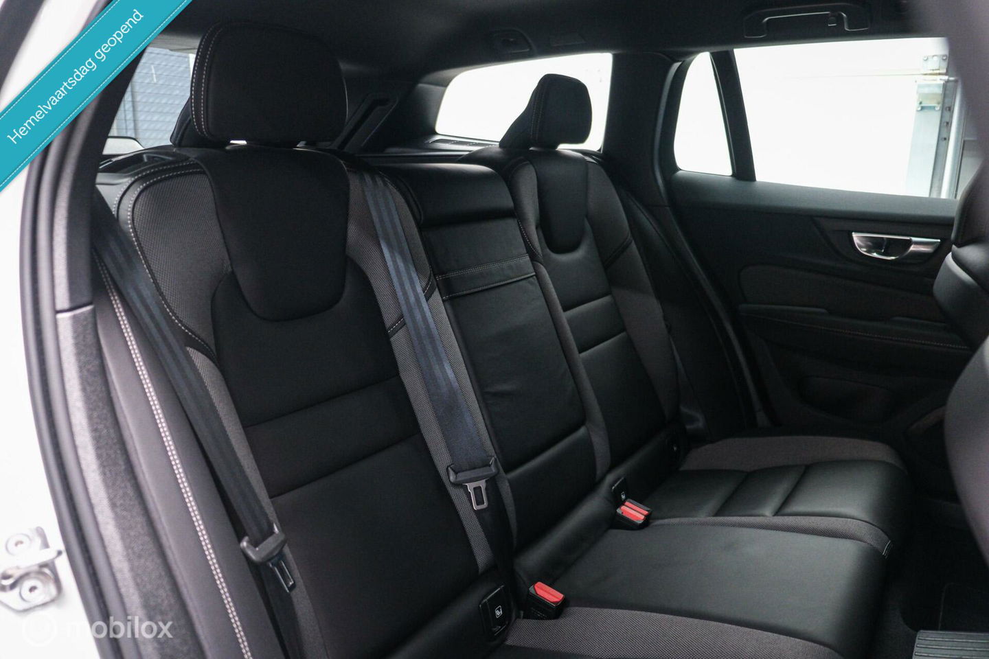 Volvo V60 2.0 T8 Recharge AWD R-Design | NL auto | DAB+ | CarPlay | Adaptive | Blis | Rijklaar |