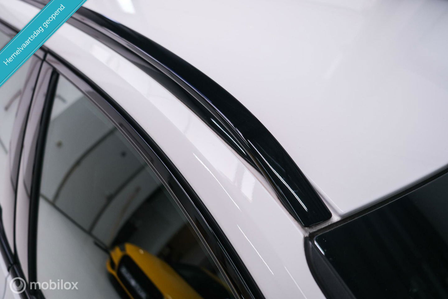 Volvo V60 2.0 T8 Recharge AWD R-Design | NL auto | DAB+ | CarPlay | Adaptive | Blis | Rijklaar |