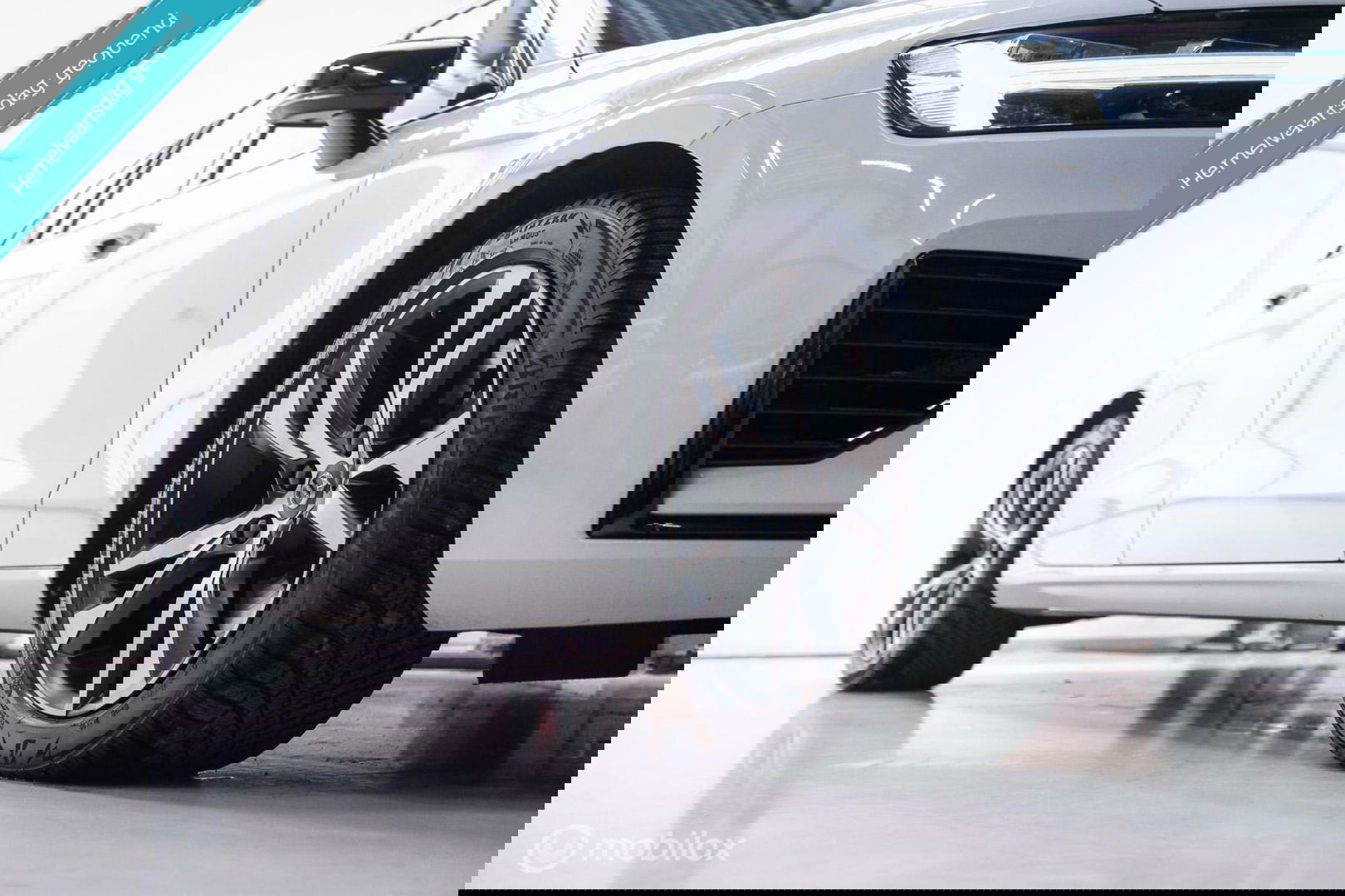 Volvo V60 2.0 T8 Recharge AWD R-Design | NL auto | DAB+ | CarPlay | Adaptive | Blis | Rijklaar |