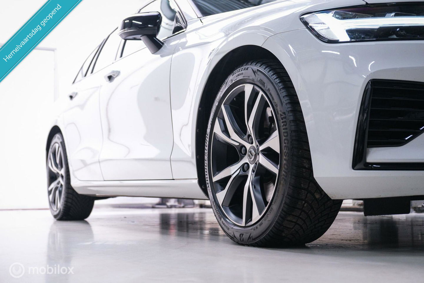Volvo V60 2.0 T8 Recharge AWD R-Design | NL auto | DAB+ | CarPlay | Adaptive | Blis | Rijklaar |