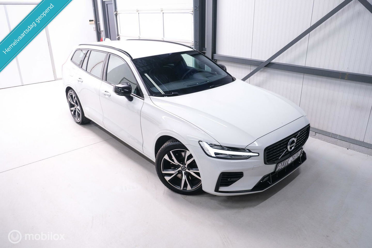 Volvo V60 2.0 T8 Recharge AWD R-Design | NL auto | DAB+ | CarPlay | Adaptive | Blis | Rijklaar |